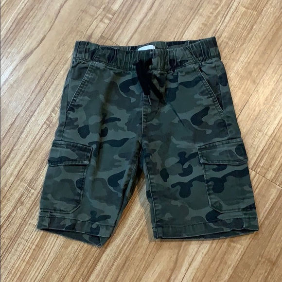 COPY - Old Navy • camo shorts - Picture 1 of 3